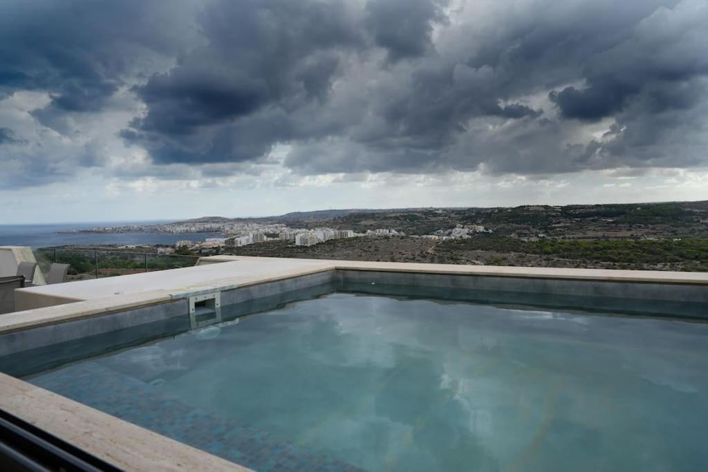 멜리에하 Lux Sea&Country Views With Pool 아파트 외부 사진