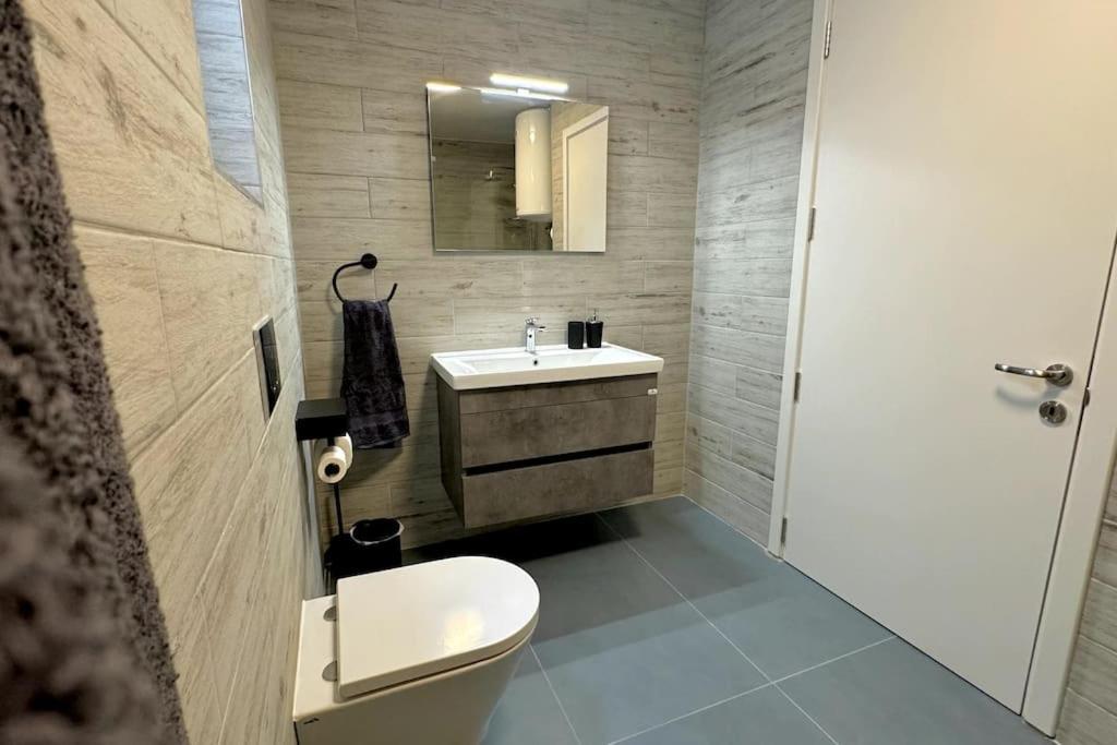 멜리에하 Lux Sea&Country Views With Pool 아파트 외부 사진