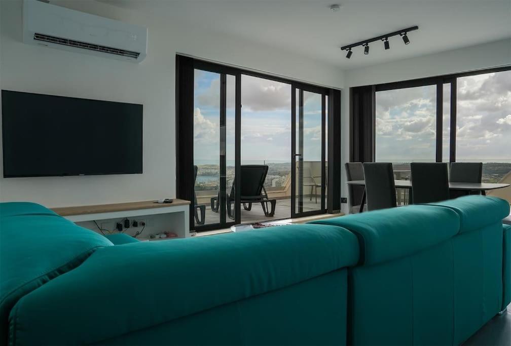 멜리에하 Lux Sea&Country Views With Pool 아파트 외부 사진