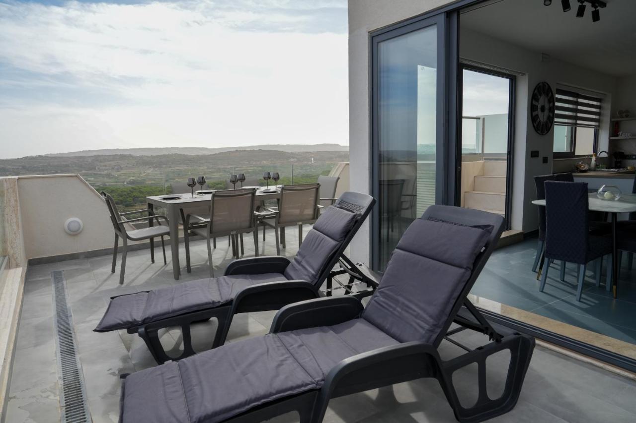 멜리에하 Lux Sea&Country Views With Pool 아파트 외부 사진